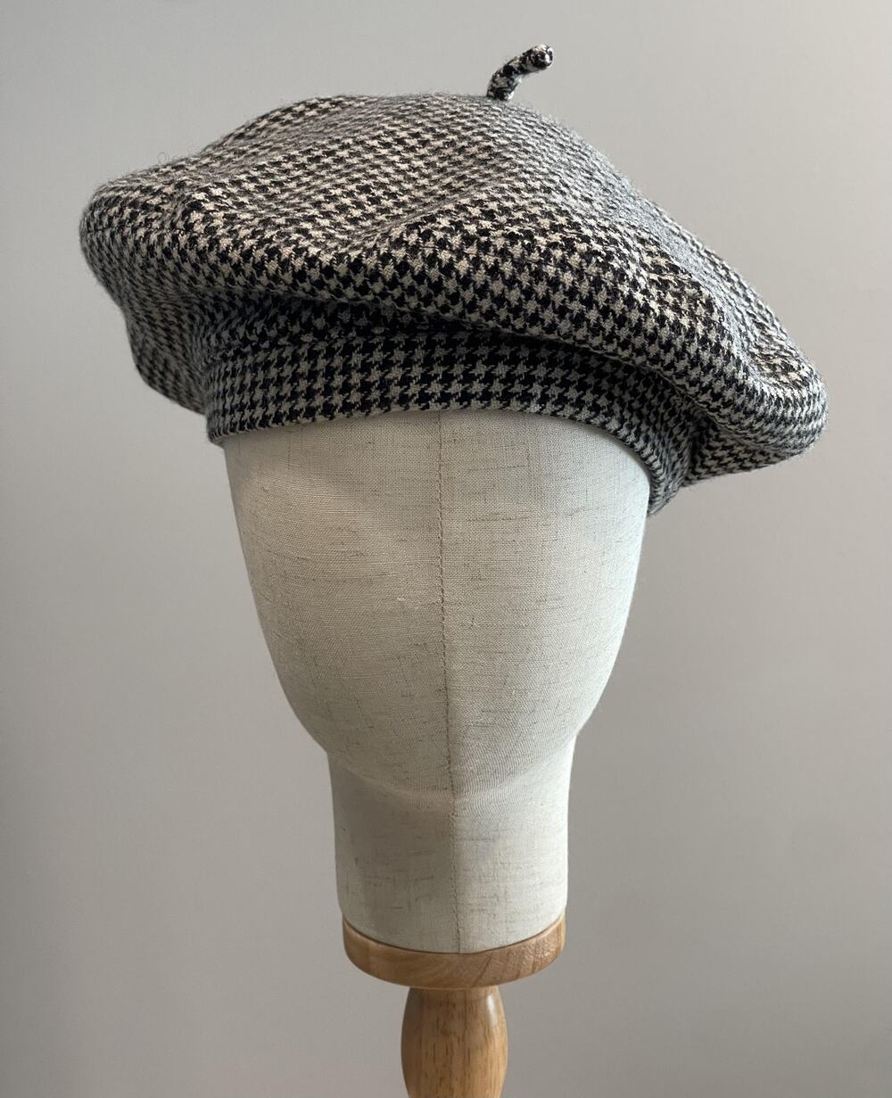 Hat Cap Beret Womens One Size Black Houndstooth Tweed Lined Wool Blend
